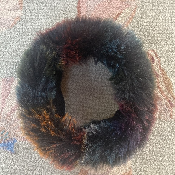 Betsy Johnson faux fur head band - Picture 3 of 4